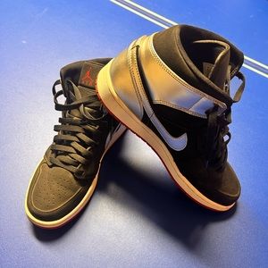 Jordan 1 mid